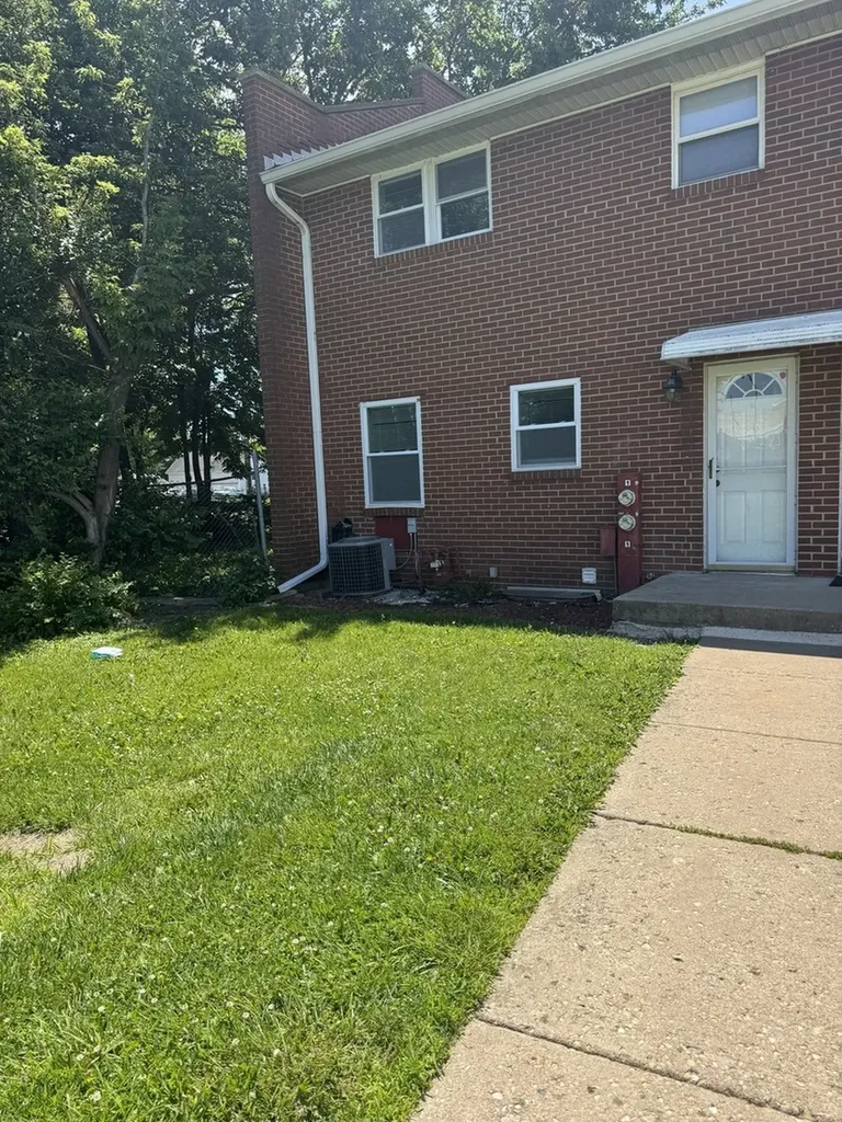 685 Old Indian Trail Aurora IL 60506