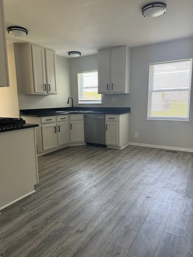 685 Old Indian Trail Aurora IL 60506