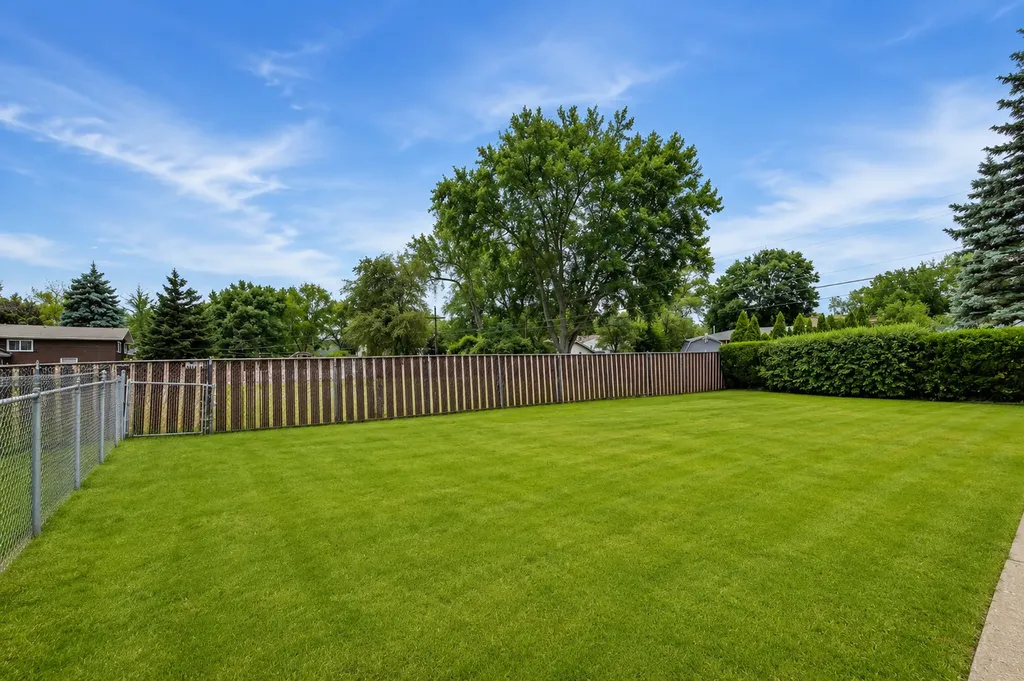 23W019 Sidney Avenue Glen Ellyn IL 60137