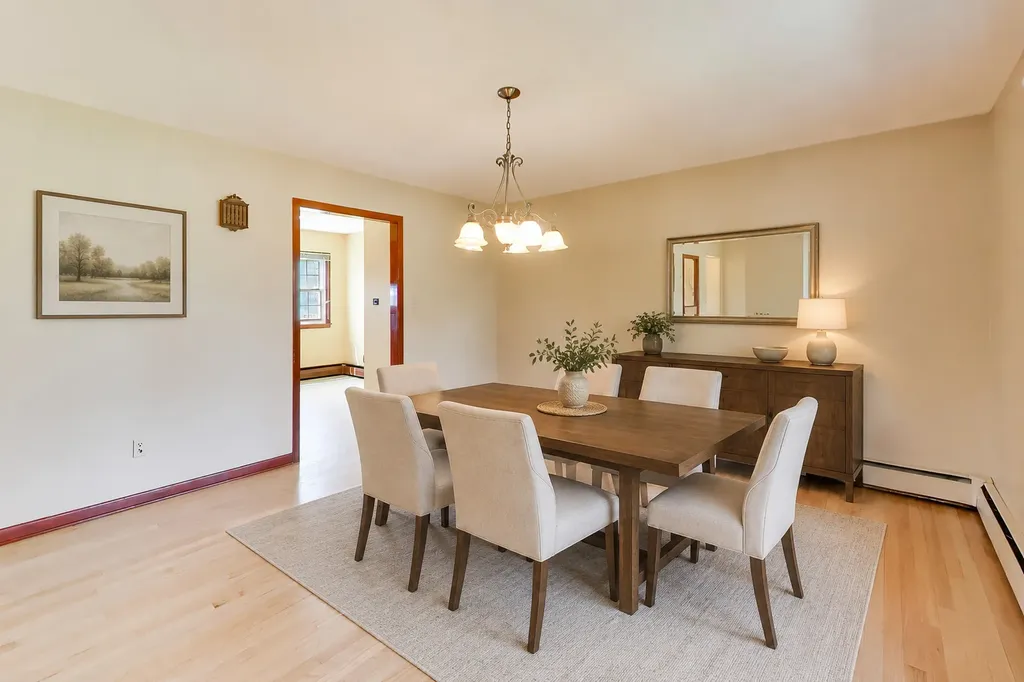 23W019 Sidney Avenue Glen Ellyn IL 60137