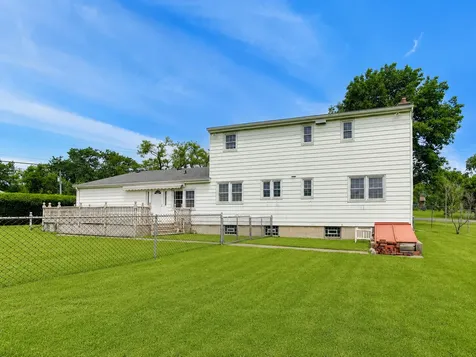 23W019 Sidney Avenue Glen Ellyn IL 60137