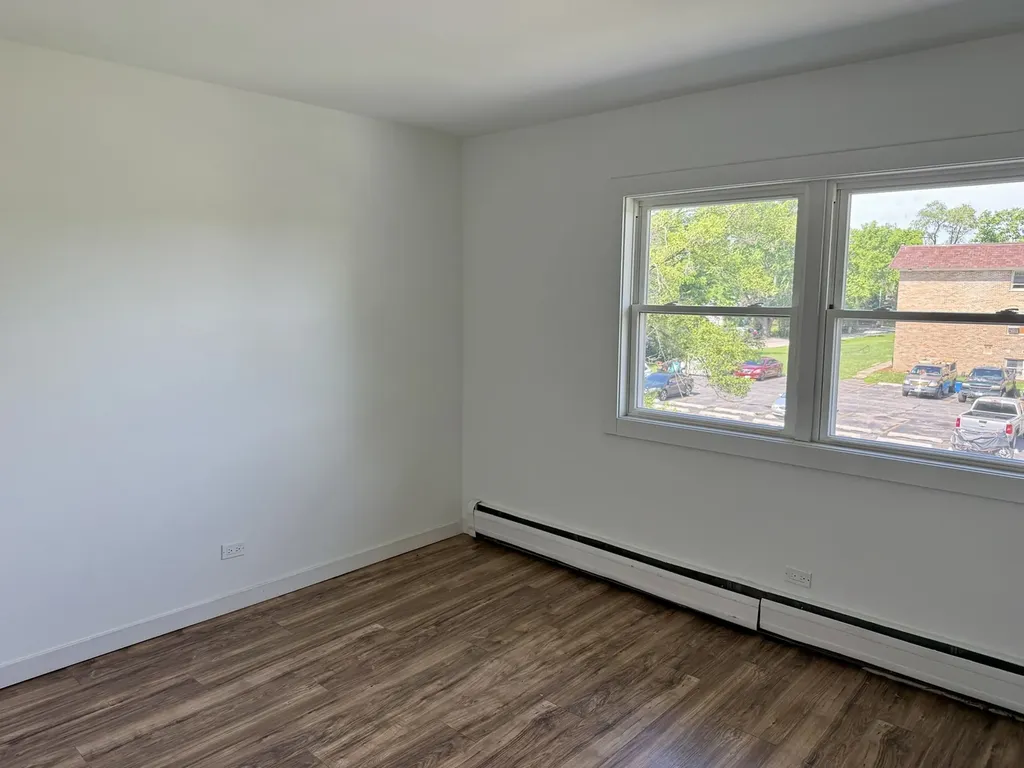 255 East Oak Street Addison IL 60101