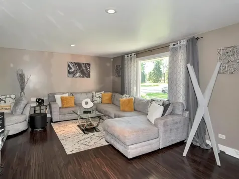 1215 187TH Street Homewood IL 60430