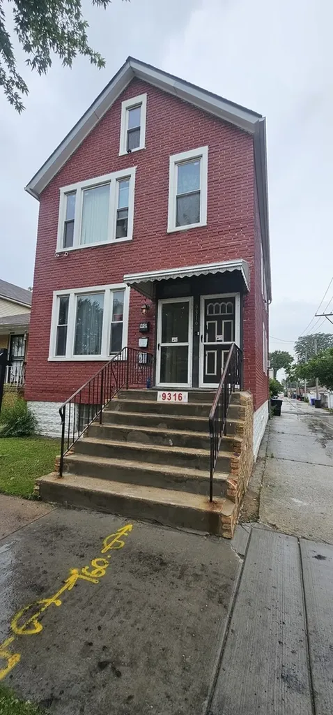 9316 South Marquette Avenue Chicago IL 60617