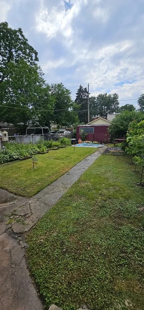 9316 South Marquette Avenue Chicago IL 60617