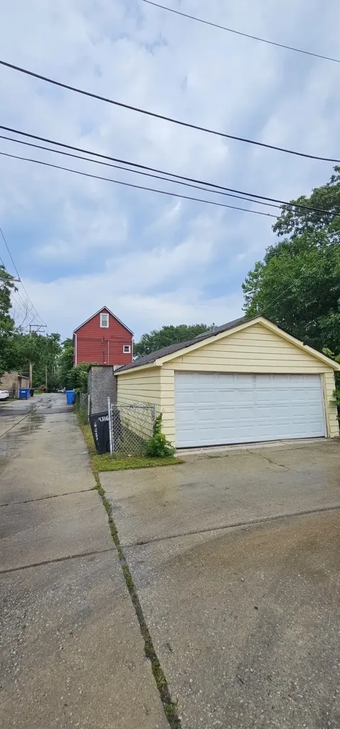 9316 South Marquette Avenue Chicago IL 60617