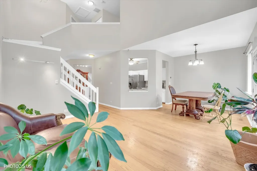 3185 Anton Drive Aurora IL 60504