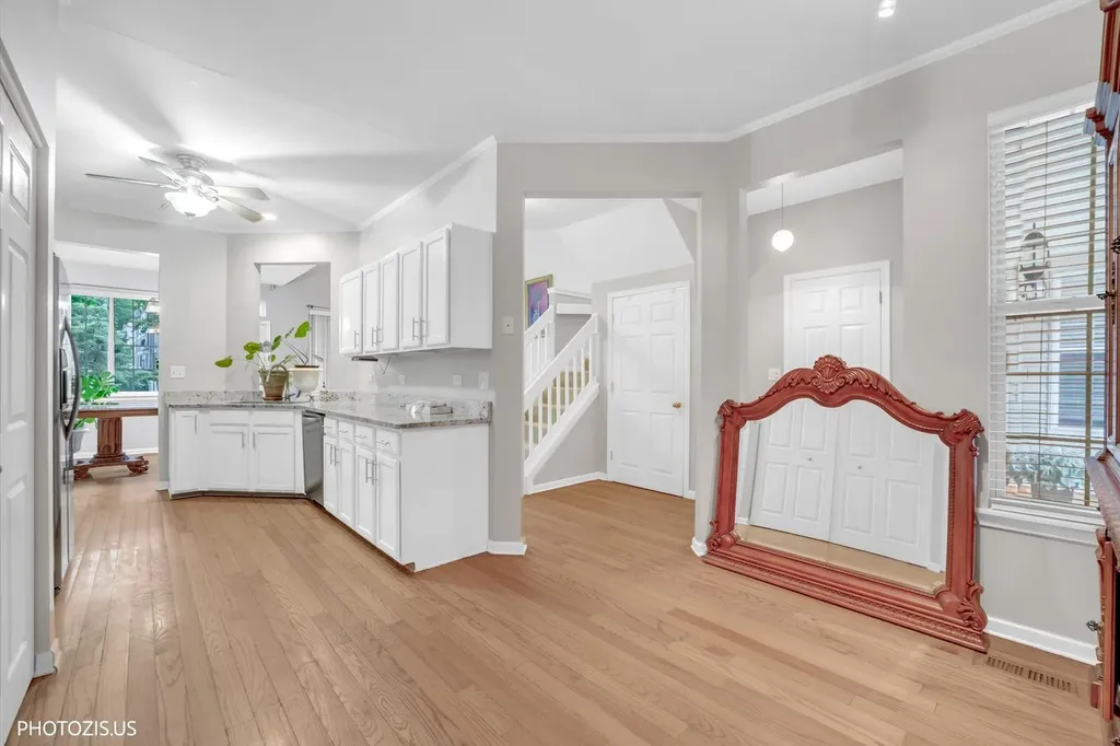 3185 Anton Drive Aurora IL 60504