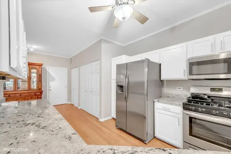 3185 Anton Drive Aurora IL 60504