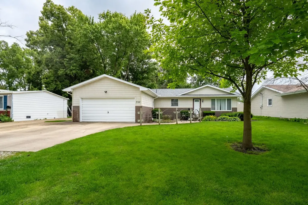 704 East North Street Pontiac IL 61764
