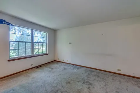 2016 Muirfield Circle Elgin IL 60123