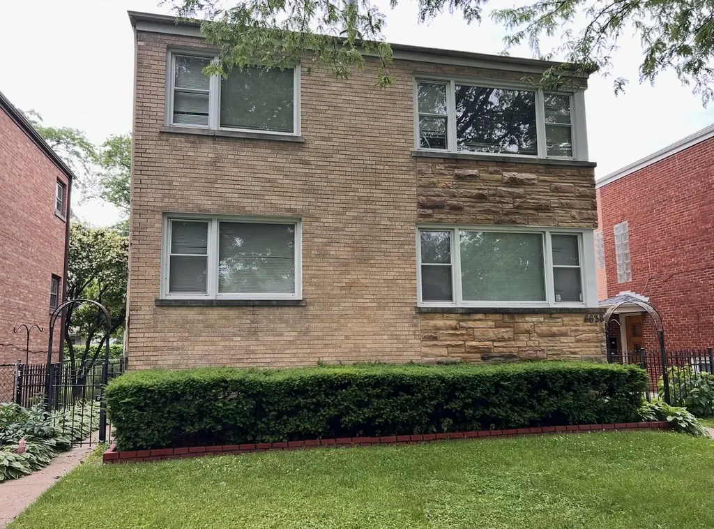 8638 Trumbull Avenue Skokie IL 60076