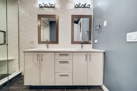 1751 West Roscoe Street Chicago IL 60657