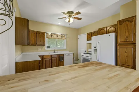 10202 Perry Road Dekalb IL 60115