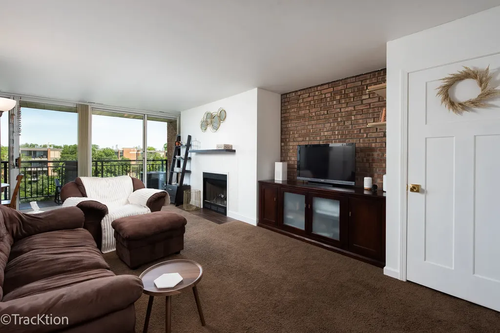 6010 Oakwood Drive Lisle IL 60532