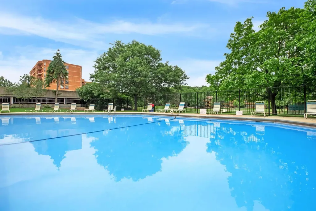 6010 Oakwood Drive Lisle IL 60532