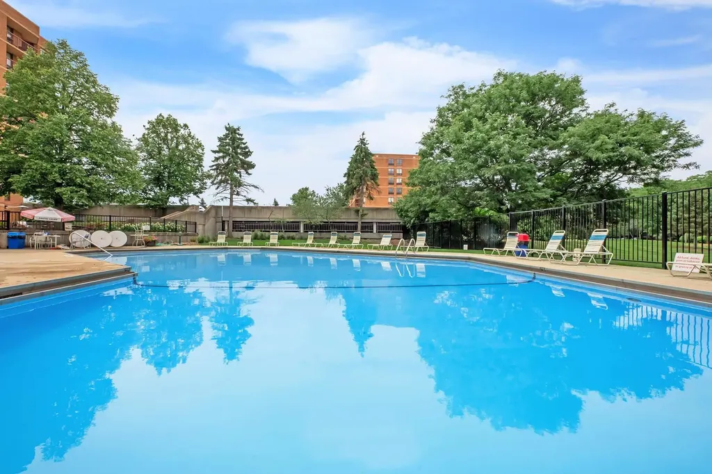 6010 Oakwood Drive Lisle IL 60532