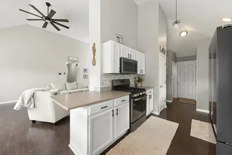 803 Canyon Trail Yorkville IL 60560