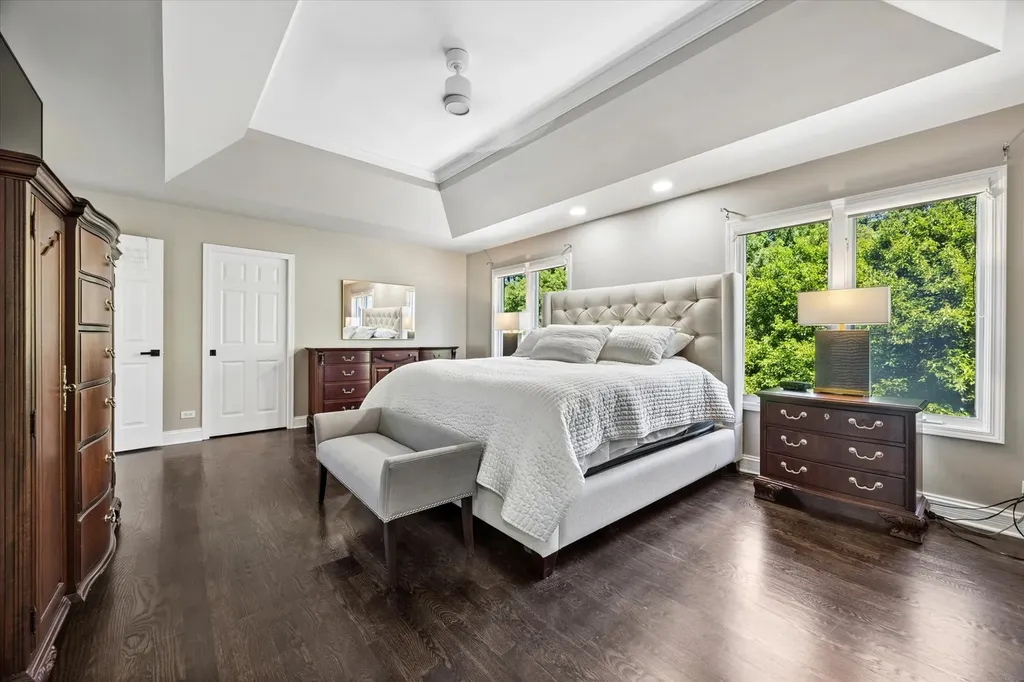 2S351 Chaucer Court Glen Ellyn IL 60137