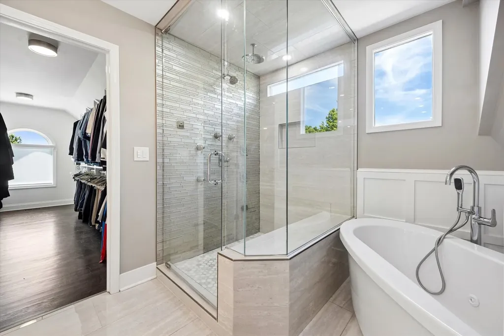 2S351 Chaucer Court Glen Ellyn IL 60137