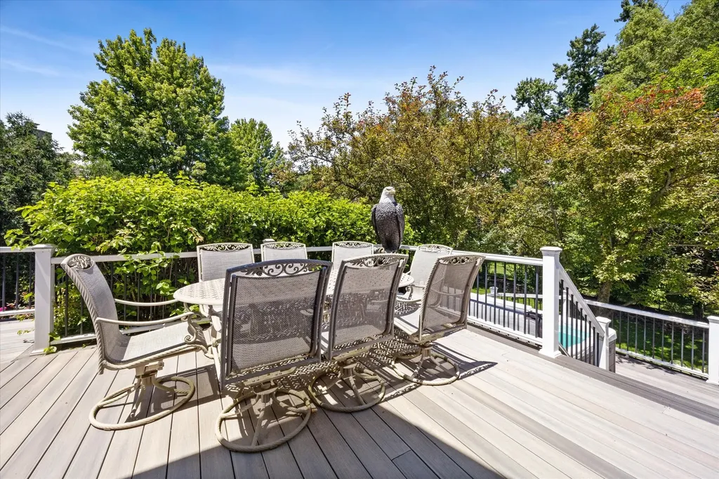 2S351 Chaucer Court Glen Ellyn IL 60137