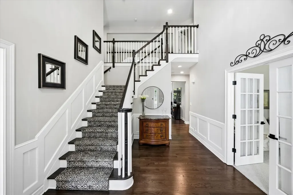 2S351 Chaucer Court Glen Ellyn IL 60137