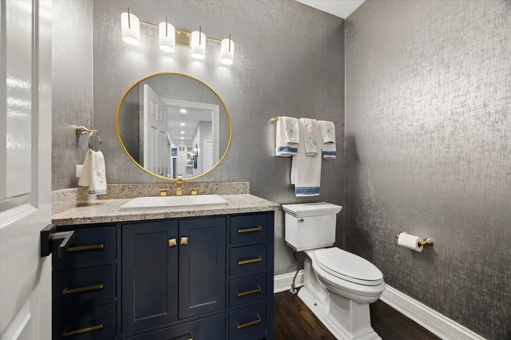 2S351 Chaucer Court Glen Ellyn IL 60137