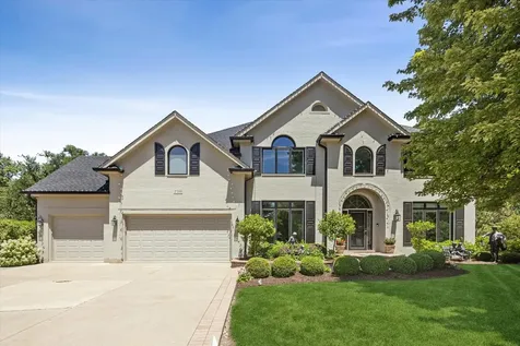 2S351 Chaucer Court Glen Ellyn IL 60137