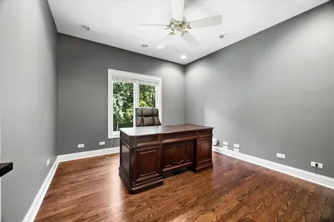 2S351 Chaucer Court Glen Ellyn IL 60137