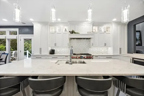 2S351 Chaucer Court Glen Ellyn IL 60137
