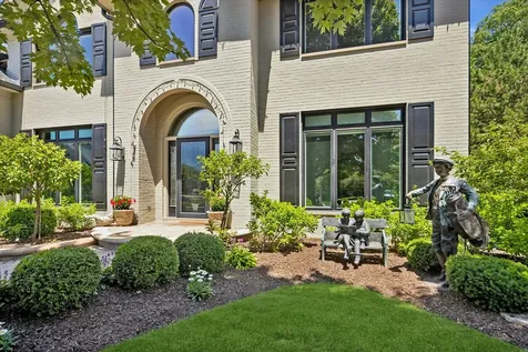 2S351 Chaucer Court Glen Ellyn IL 60137