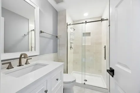 2S351 Chaucer Court Glen Ellyn IL 60137