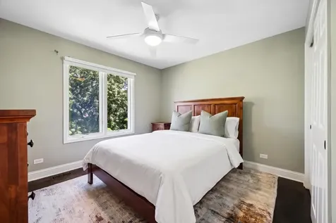 2S351 Chaucer Court Glen Ellyn IL 60137