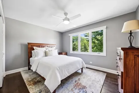 2S351 Chaucer Court Glen Ellyn IL 60137