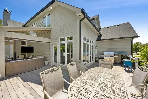 2S351 Chaucer Court Glen Ellyn IL 60137