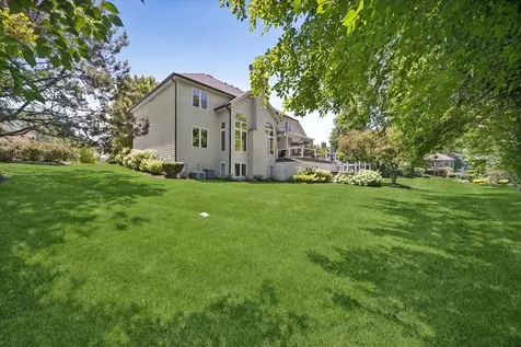 2S351 Chaucer Court Glen Ellyn IL 60137