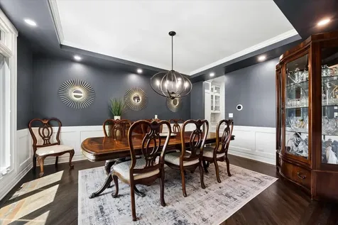 2S351 Chaucer Court Glen Ellyn IL 60137