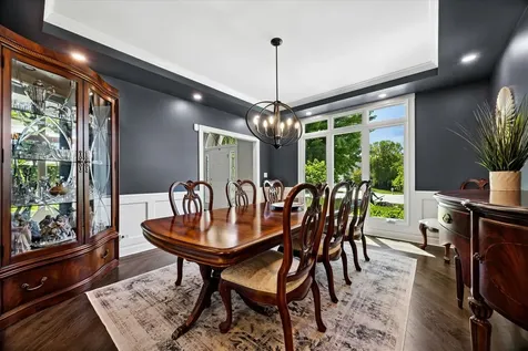 2S351 Chaucer Court Glen Ellyn IL 60137