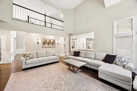2S351 Chaucer Court Glen Ellyn IL 60137