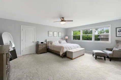 504 Lois Court Mount Prospect IL 60056