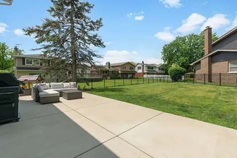 504 Lois Court Mount Prospect IL 60056