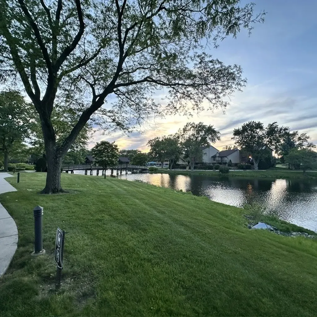 12 Kent Court Willowbrook IL 60527