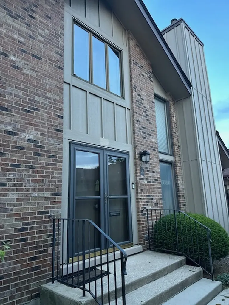 12 Kent Court Willowbrook IL 60527