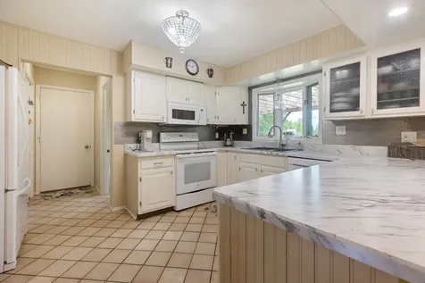 5573 South Beebe Drive Rochelle IL 61068