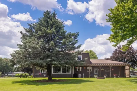 5573 South Beebe Drive Rochelle IL 61068