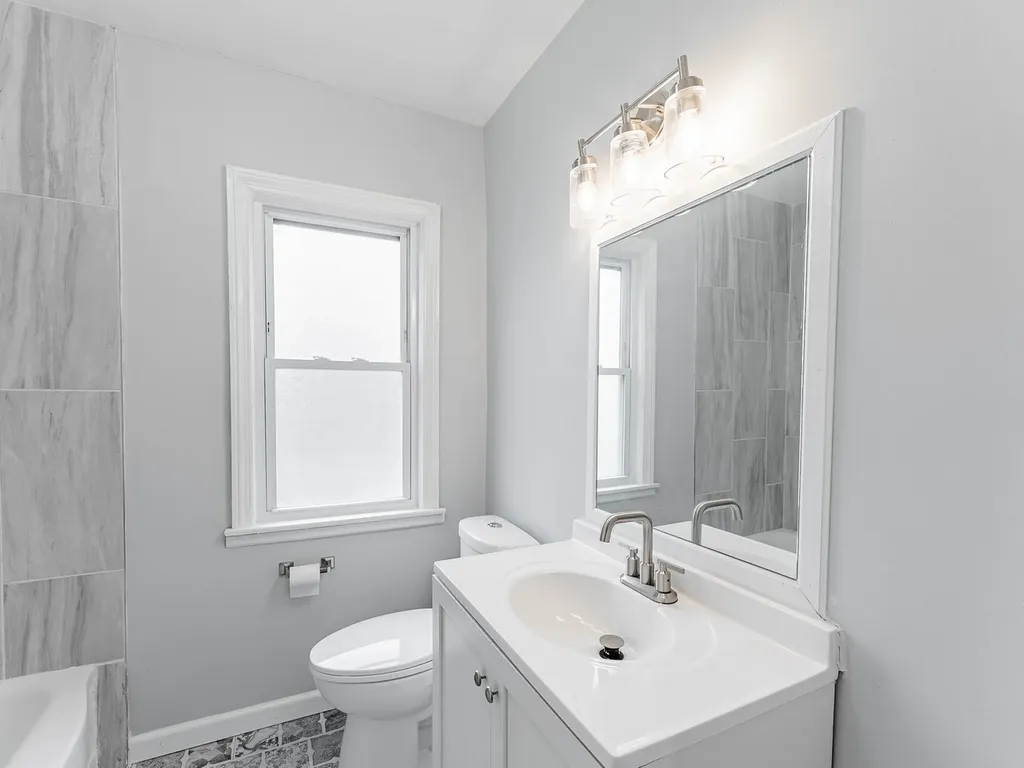 8252 South Calumet Avenue Chicago IL 60619
