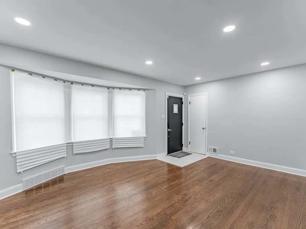 8252 South Calumet Avenue Chicago IL 60619