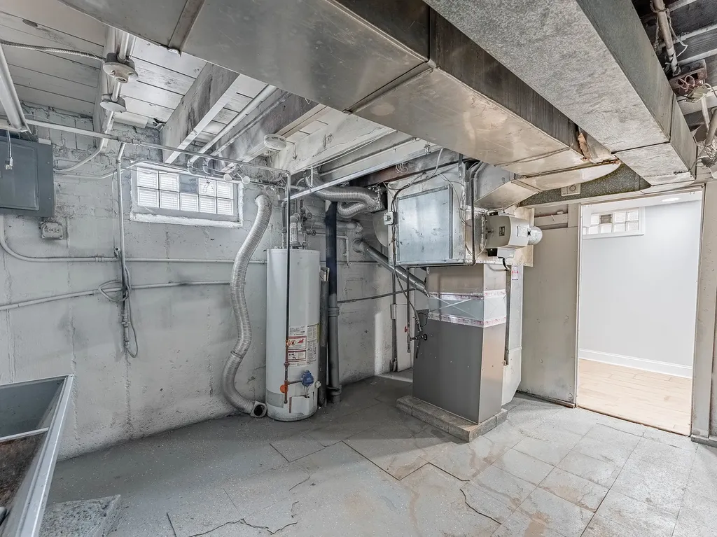 8252 South Calumet Avenue Chicago IL 60619