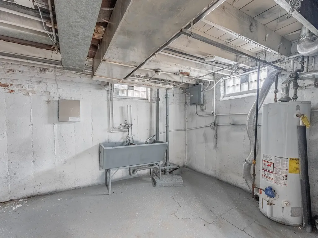 8252 South Calumet Avenue Chicago IL 60619