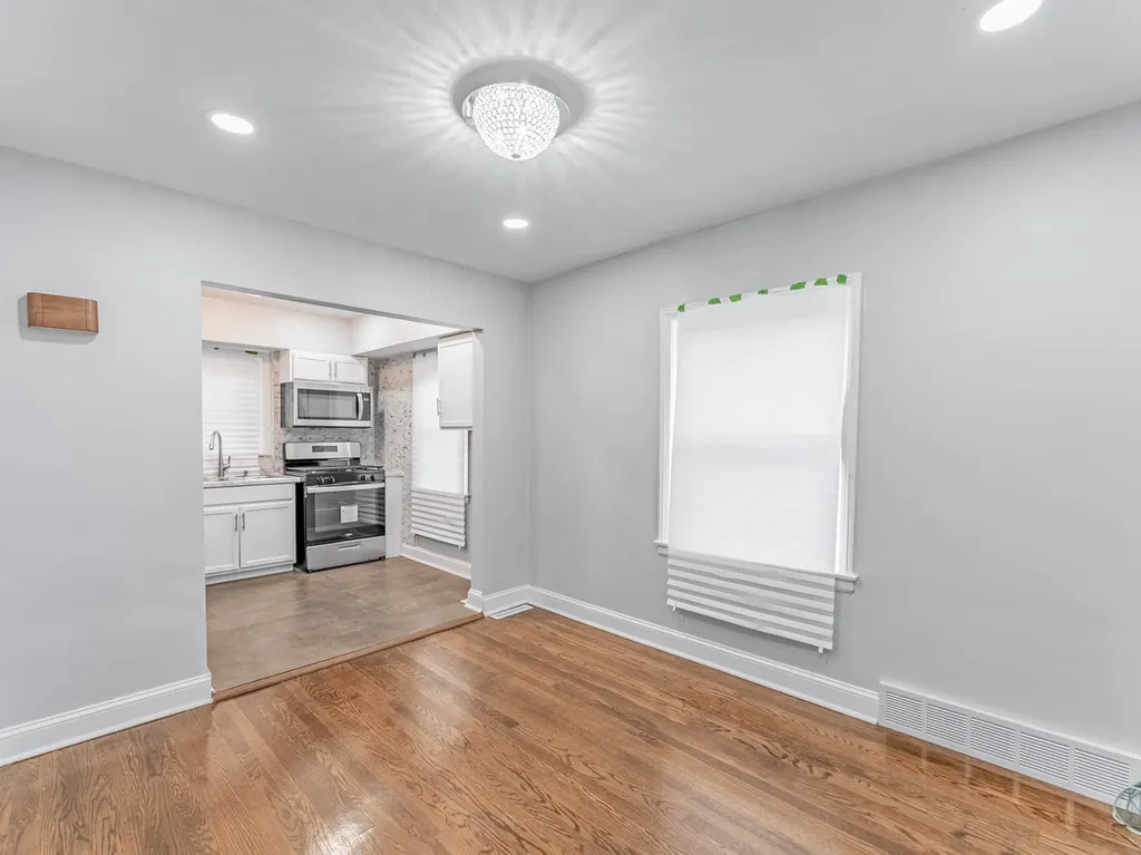 8252 South Calumet Avenue Chicago IL 60619